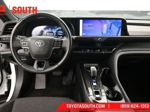 Used 2024 Toyota Crown AWD/4WD image 11