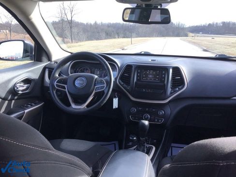 Used 2017 Jeep Cherokee Sport w/ Safety Group image 19