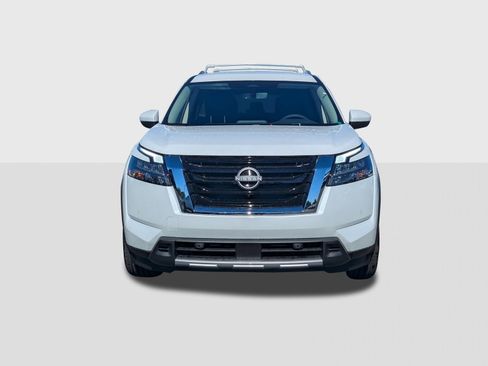 New 2025 Nissan Pathfinder SL image 9