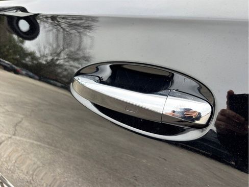 Used 2020 Mercedes-Benz GLE 450 4MATIC w/ AMG Line Exterior image 18