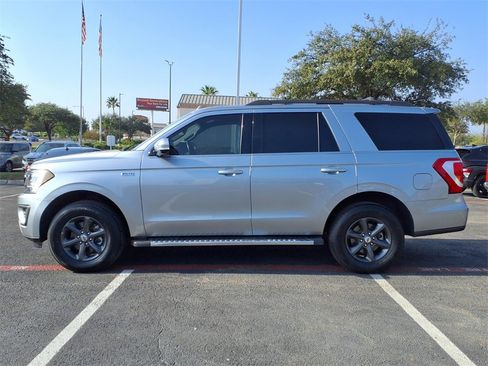 Used 2021 Ford Expedition XLT image 2