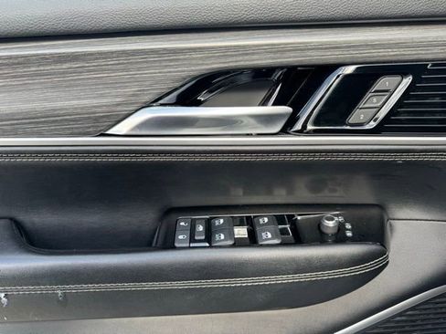 Used 2024 Jeep Wagoneer L Series II w/ Flexible Seating Group AWD/4WD image 27