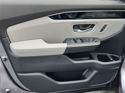 New 2025 Honda Pilot Touring image 12