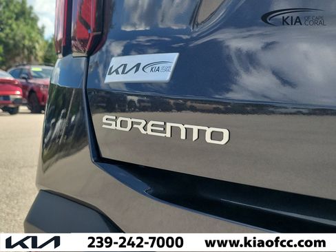 Certified 2025 Kia Sorento LX FWD image 10