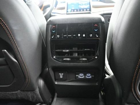 Used 2022 Jeep Grand Cherokee Summit AWD/4WD image 57