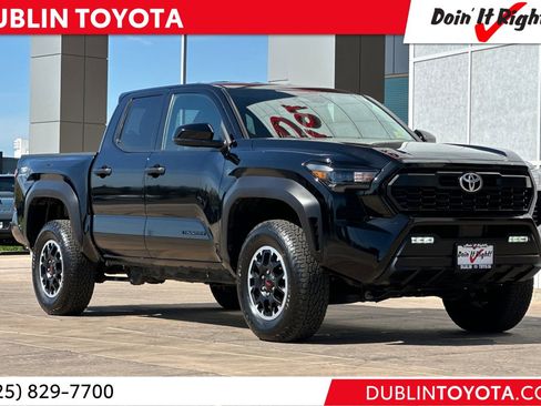 Certified 2025 Toyota Tacoma TRD Off-Road image 1