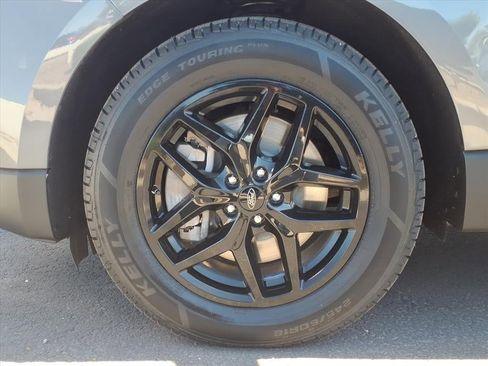 Used 2024 Ford Edge SEL image 9