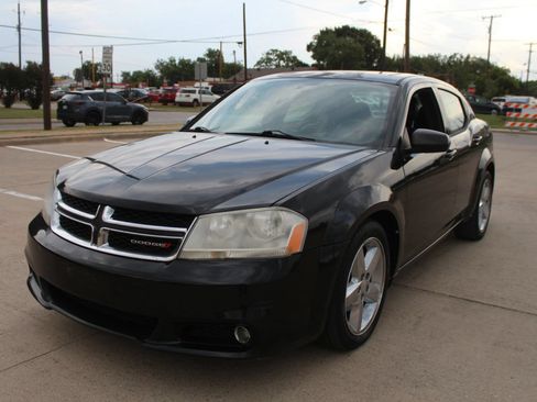 Used 2011 Dodge Avenger Lux FWD image 4