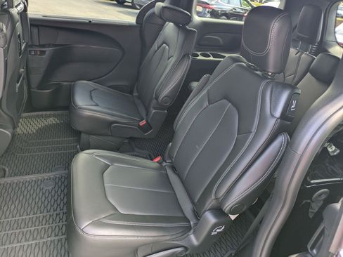 New 2026 Chrysler Pacifica Select image 24