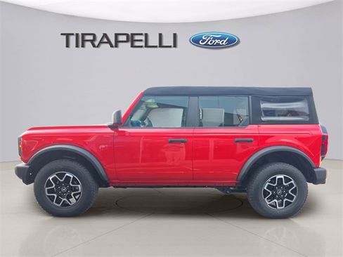 Used 2023 Ford Bronco 4-Door image 2