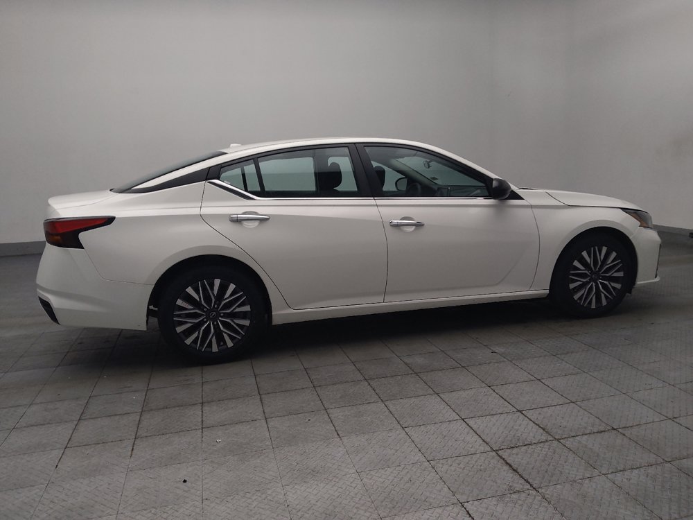 Used 2025 Nissan Altima 2.5 SV FWD image 10