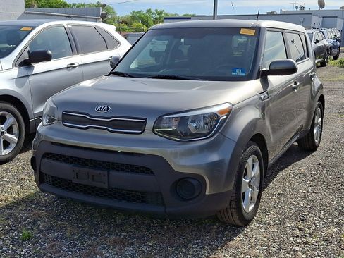 Used 2018 Kia Soul FWD image 3