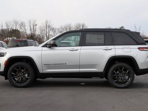 New 2025 Jeep Grand Cherokee Limited image 3