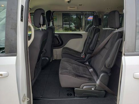 Used 2018 Dodge Grand Caravan SE w/ UConnect Hands-Free Group FWD image 12