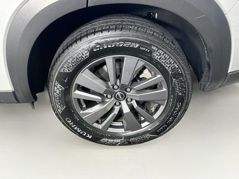 Used 2025 Nissan Pathfinder SV FWD image 11