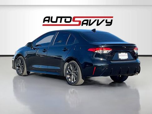 Used 2023 Toyota Corolla SE w/ SE Premium Package image 5