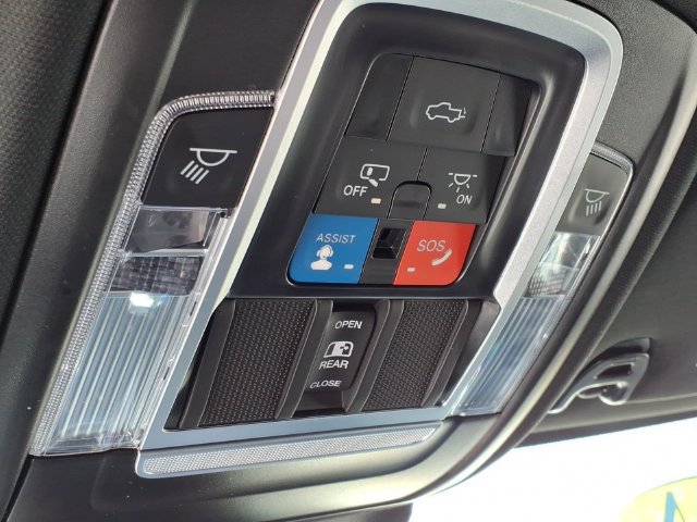 Used 2024 RAM 2500 Limited AWD/4WD image 29