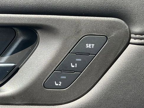 New 2026 Nissan Pathfinder Platinum AWD/4WD image 17