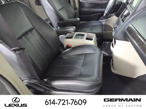 Used 2016 Chrysler Town & Country Touring w/ Driver Convenience Group FWD image 30