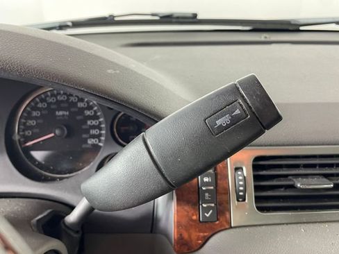 Used 2007 Chevrolet Suburban LTZ w/ LTZ Preferred Equipment Group AWD/4WD image 9