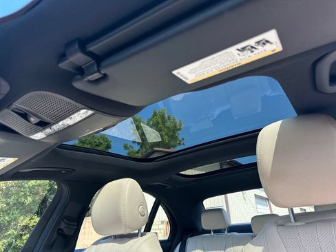 Used 2017 Mercedes-Benz E 300 4MATIC image 37