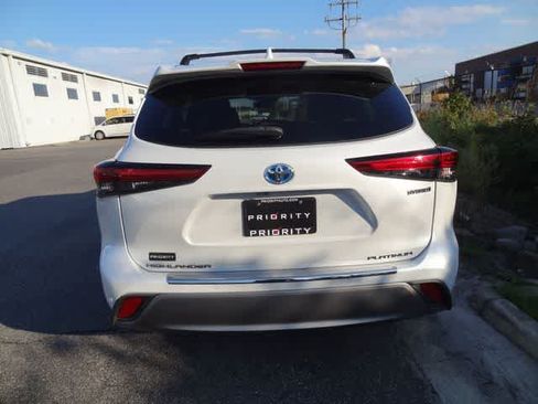 Used 2022 Toyota Highlander Platinum AWD/4WD image 5