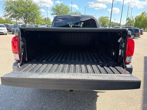 Used 2018 Toyota Tacoma TRD Sport AWD/4WD image 16