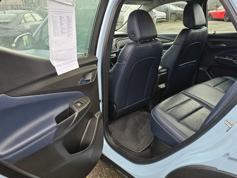 Used 2022 Chevrolet Bolt EUV LT w/ Convenience Package image 13