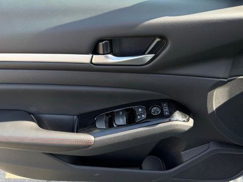 New 2025 Nissan Altima 2.5 SR image 19