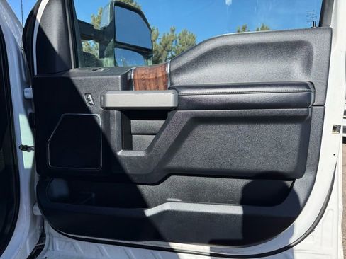 Used 2017 Ford F350 Platinum w/ Platinum Ultimate Package image 27