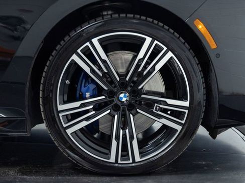 Certified 2023 BMW 760i xDrive w/ Executive Package image 27