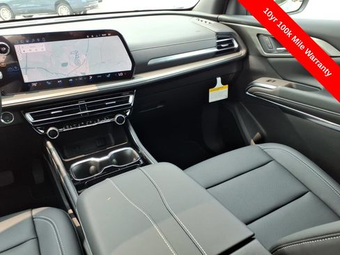New 2026 Chevrolet Traverse LT w/ Sun and Wheel Package FWD image 14