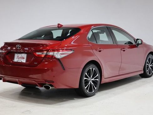 Used 2019 Toyota Camry SE FWD image 8