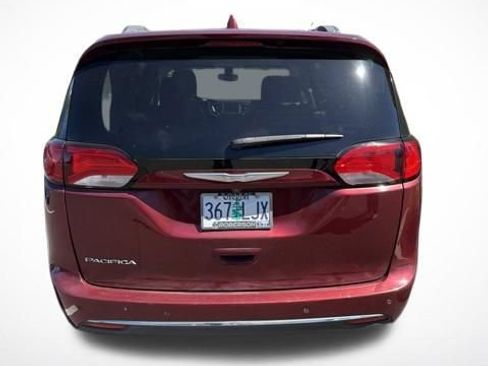 Used 2018 Chrysler Pacifica Touring-L FWD image 5