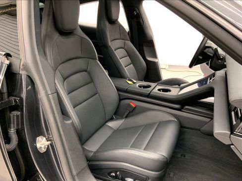 Used 2025 Porsche Taycan image 19