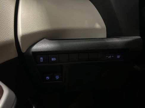 Used 2023 Toyota Sienna XLE FWD image 23