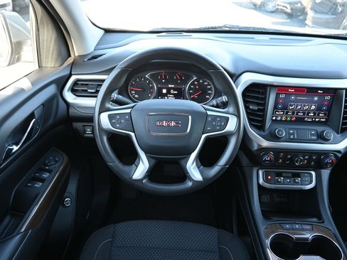Used 2023 GMC Acadia SLE w/ Driver Convenience Package FWD image 9