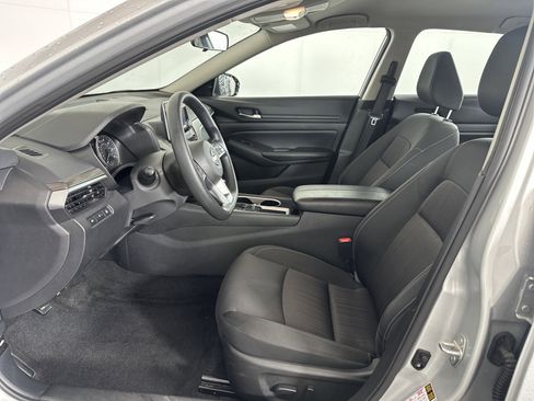 Used 2024 Nissan Altima 2.5 SV image 6