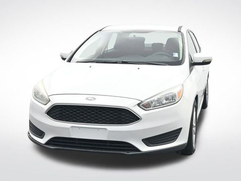 Used 2016 Ford Focus SE image 2
