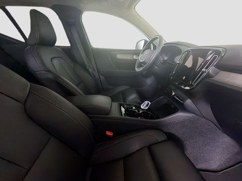 Used 2026 Volvo XC40 B5 Plus AWD/4WD image 31