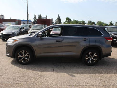 Used 2018 Toyota Highlander Plus AWD/4WD image 5