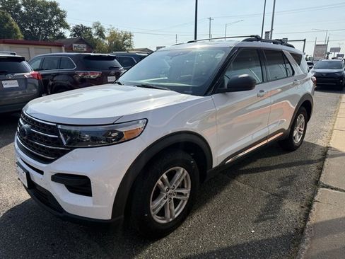 Used 2022 Ford Explorer XLT w/ Class IV Trailer Tow Package image 3