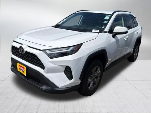 Used 2024 Toyota RAV4 XLE AWD/4WD image 3