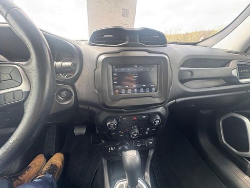 Used 2018 Jeep Renegade Latitude w/ Cold Weather Group AWD/4WD image 16