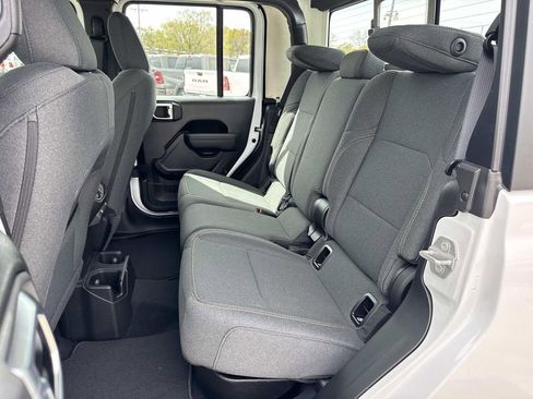 New 2026 Jeep Gladiator Sport image 28