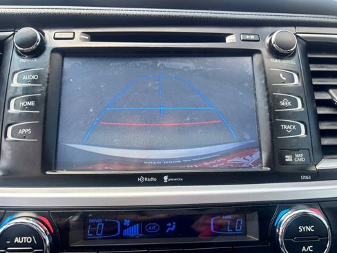 Used 2014 Toyota Highlander XLE AWD/4WD image 22