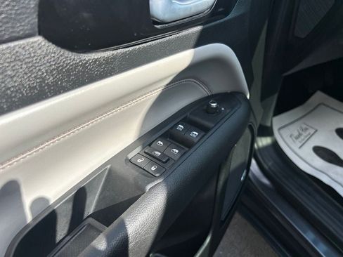 Used 2022 Jeep Compass Limited w/ Sun and Sound Group AWD/4WD image 10