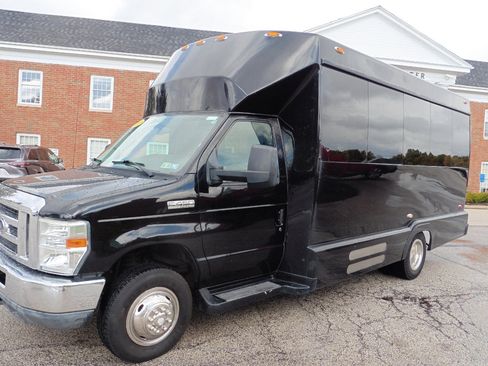 Used 2011 Ford E-450 and Econoline 450 Super Duty w/ Shuttle Bus Prep Pkg image 16