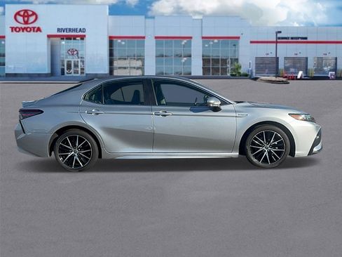 Certified 2021 Toyota Camry SE image 4