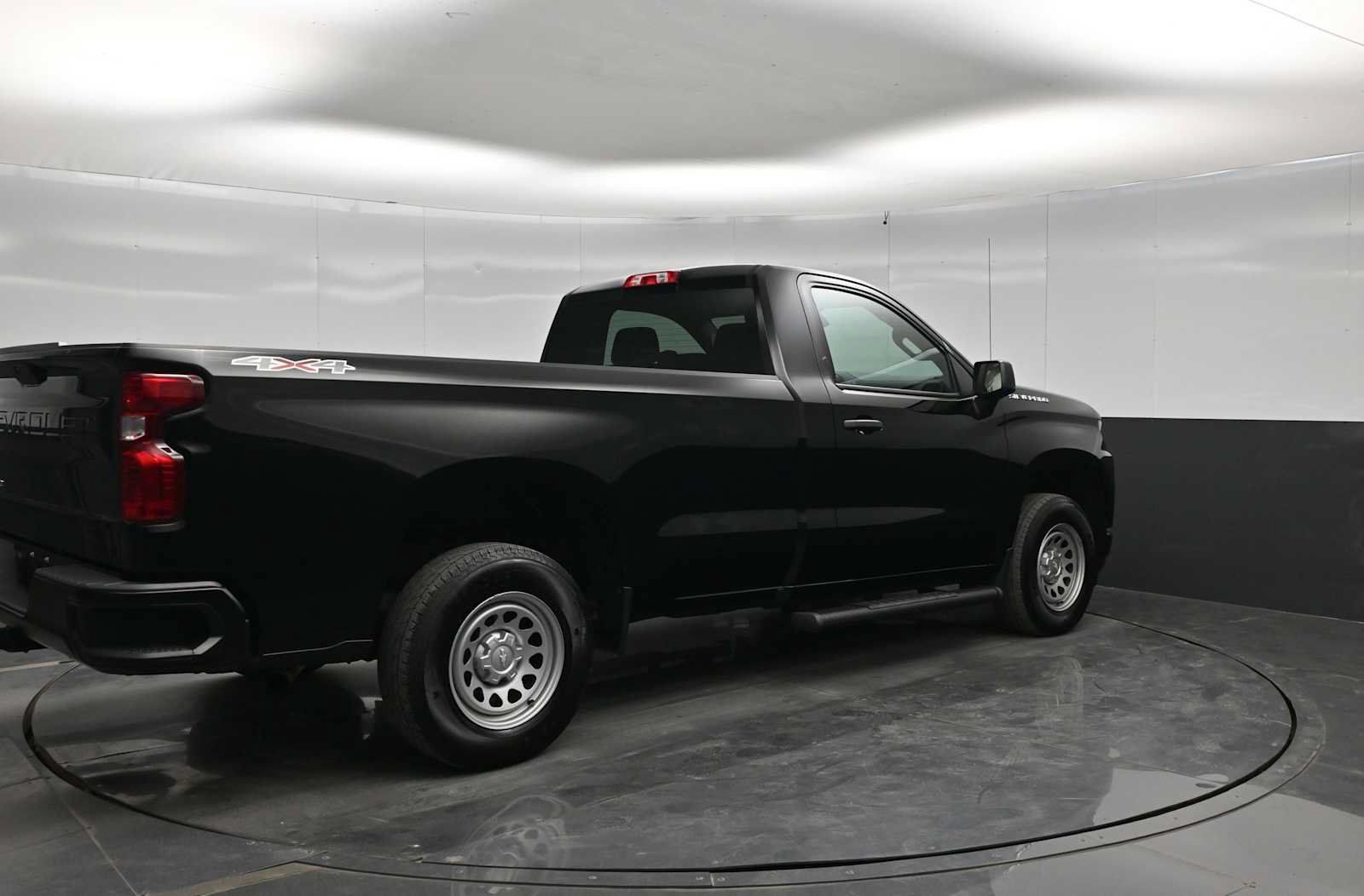 Used 2021 Chevrolet Silverado 1500 W/T w/ WT Value Package AWD/4WD image 7